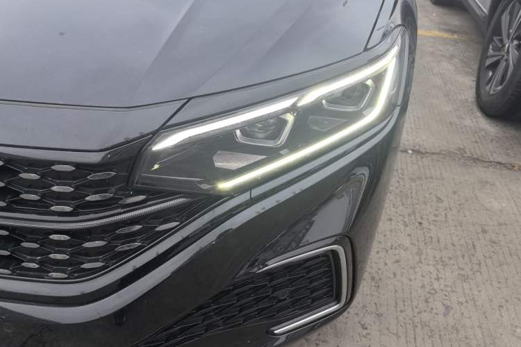 Used Volkswagen Passat 2022 330TSI Starry Luxury Edition – Exclusive Special Edition