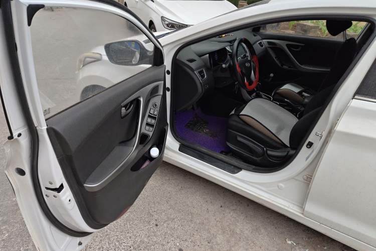 Used Hyundai Elantra (5th Generation / Langdong) 2016 1.6L Automatic Smart Version