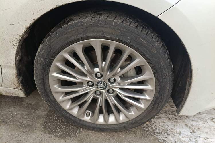 Used Toyota Avalon 2019 Dual-Engine 2.5L XLE Prestige Version China V Standard
