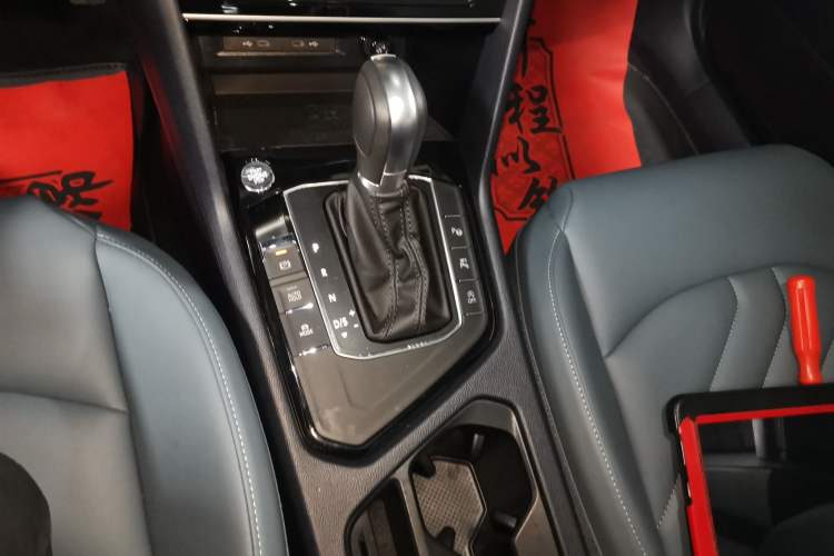 Used Volkswagen Tharu 2024 300TSI Two-Wheel-Drive Moon Luxury Edition
