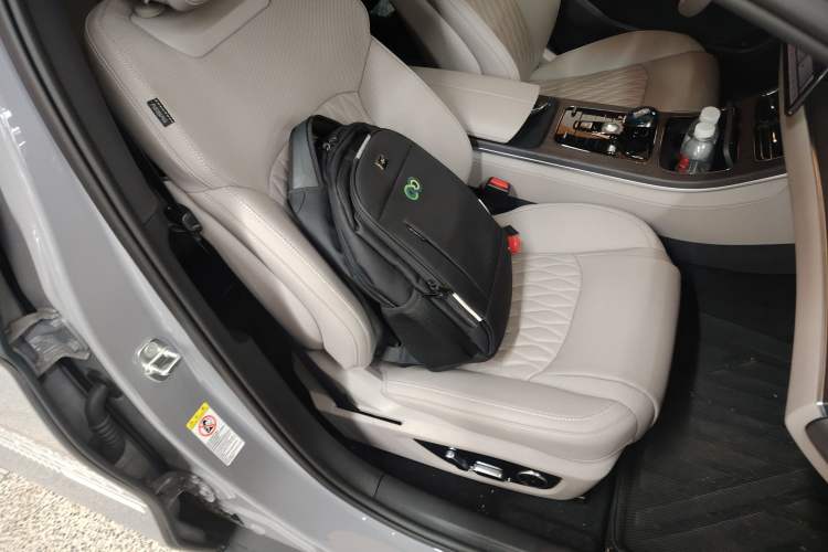 Used BYD Han 2025 EV with 701 km of Laser Radar-Enabled Intelligent Driving
