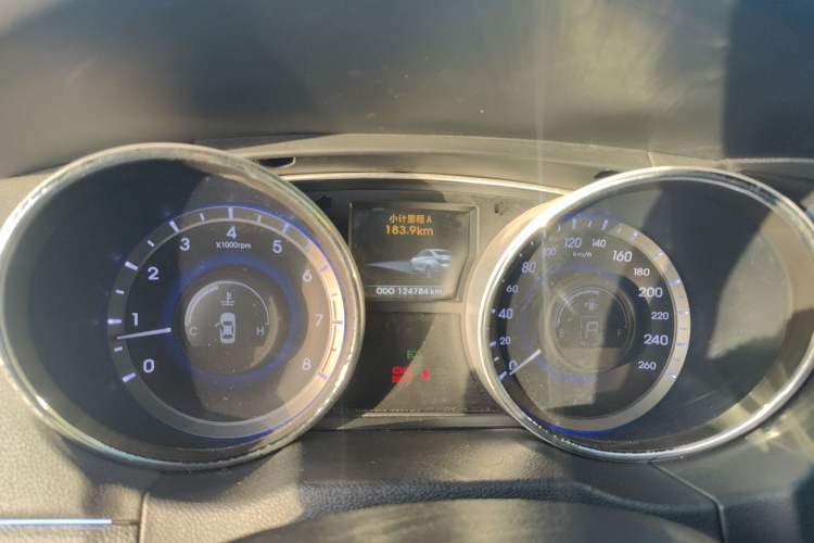 Used Hyundai Sonata 2014 2.4L Automatic Leading Edition China IV Standard
