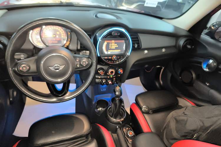 Used  MINI 2016 1.5T COOPER Five-Door Edition
