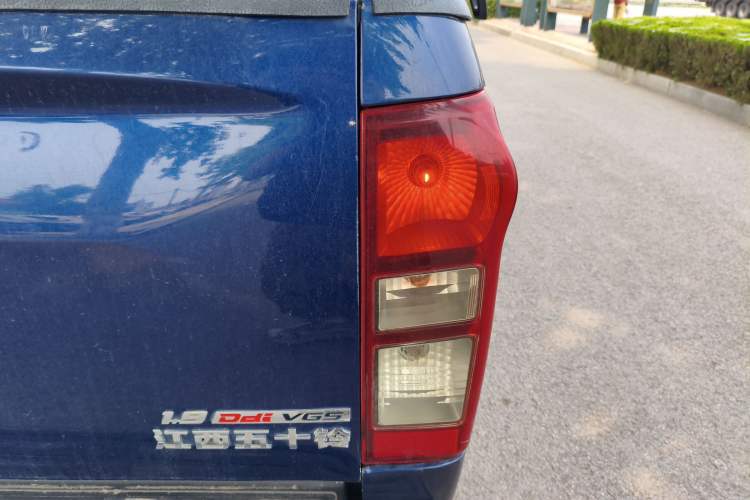 Used Isuzu D-MAX 2020 1.9T Two-Wheel Drive Automatic Comfort Edition China VI Standard RZ4E Hi-Power
