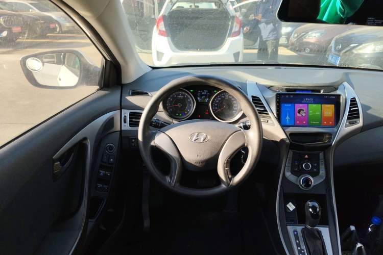 Used Hyundai Elantra 2015 1.6L Automatic Fashion Model