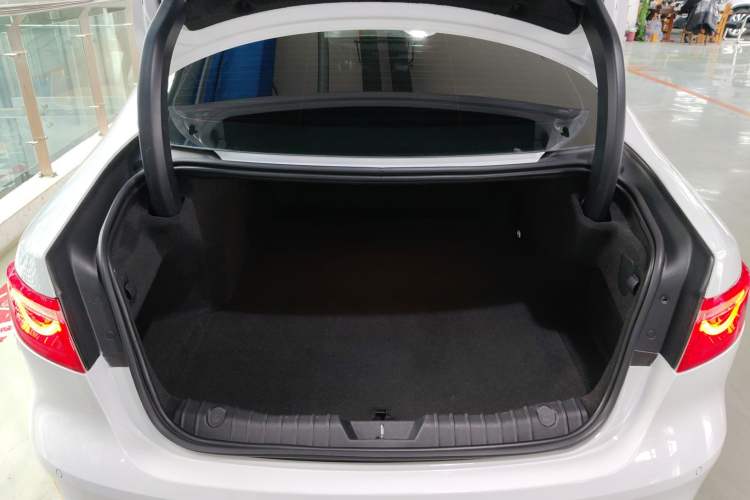 Used Jaguar XFL 2018 XFL 2.0T 250 PS Luxury Edition
