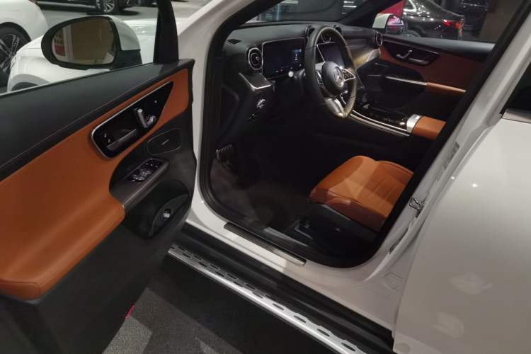 Used Mercedes-Benz GLC 2023 GLC 260 L 4MATIC Dynamic Edition 7-seater
