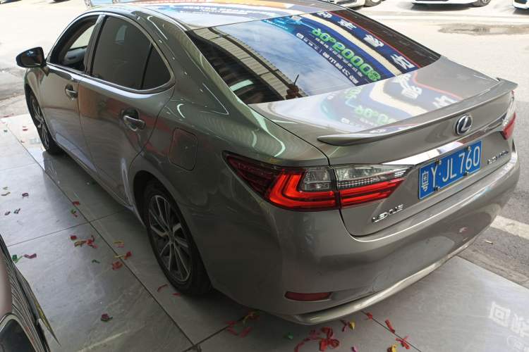 Used Lexus ES 2015 300h Comfort Edition
