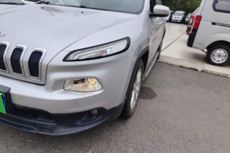 Used  Cherokee 2016 2.4L Leading Edition
