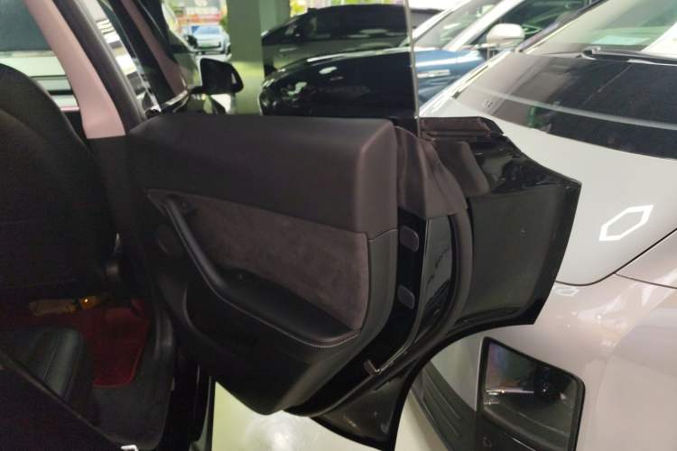 Used Tesla Model Y 2023 Long-Range All-Wheel-Drive Version
