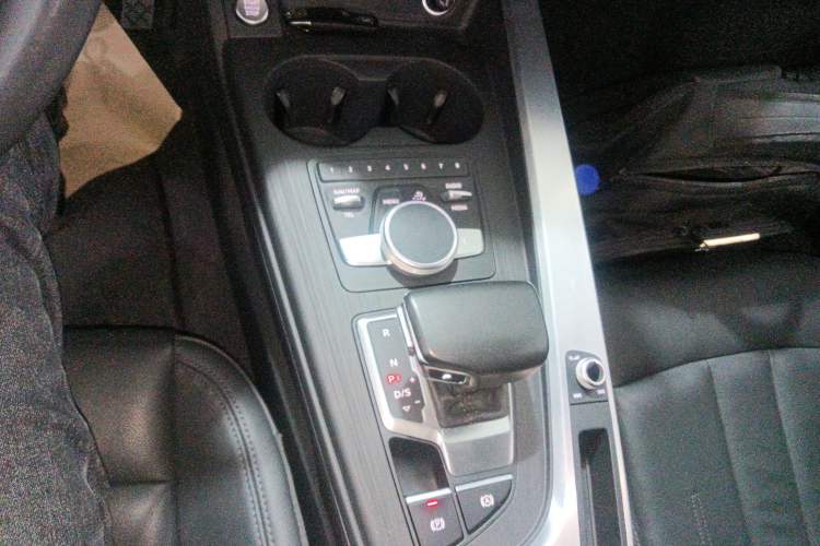 Used Audi A4L 2018 30th Anniversary Edition 40 TFSI Fashion Model
