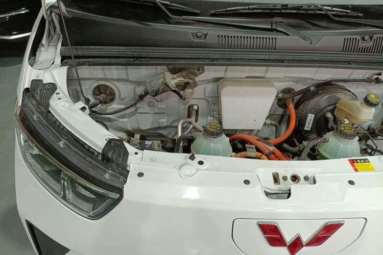 Used Wuling Yangguang 2024 300KM Comfort Version Passenger Van 75kW
