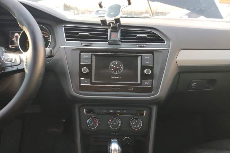 Used Volkswagen Tiguan L 2020 330TSI Automatic Two-Wheel Drive Luxury Edition China VI Standard