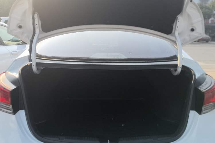 Used Hyundai Elantra 2015 1.6L Automatic Leading Model
