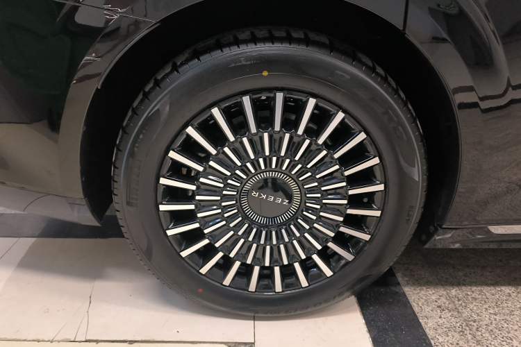 Used Zeekr 009 2024 Six-Seat Executive Version 4WD 108 kWh
