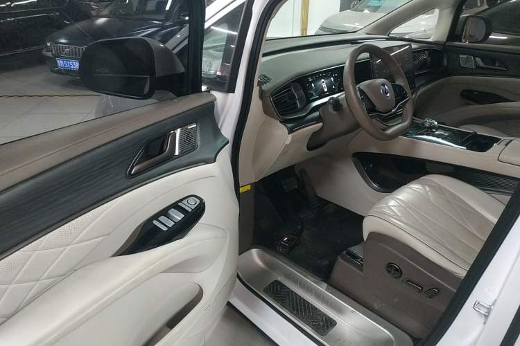 Used Denza D9 2022 DM-i 970 Four-Wheel Drive Prestige Model
