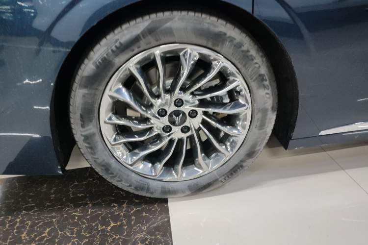 Used VOYAH Dream 2025 PHEV Four-Wheel-Drive Flagship Version – Qiankun Edition
