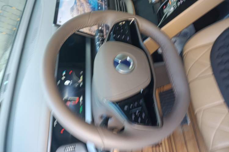 Used Denza D9 2022 DM-i 970 Four-Wheel Drive Prestige Model
