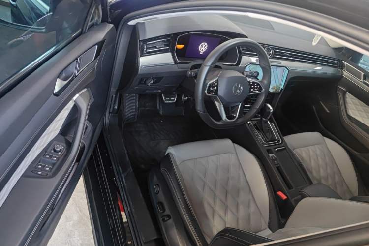 Used Volkswagen Magotan 2023 2 Million Units Limited Edition 330TSI DSG Leading Version
