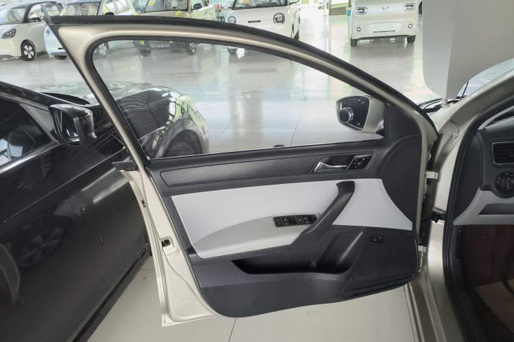 Used Skoda Rapid 2013 1.6L Automatic Smart Selection Model
