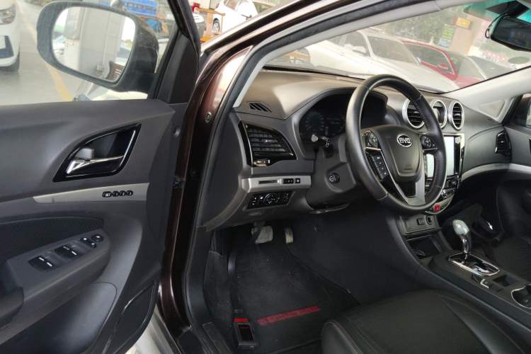 Used BYD S7 2015 2.0T Automatic Flagship Edition
