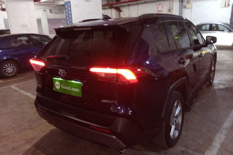 Used Toyota RAV4 2022 2.0L CVT Two-Wheel Drive Fashion Plus Edition
