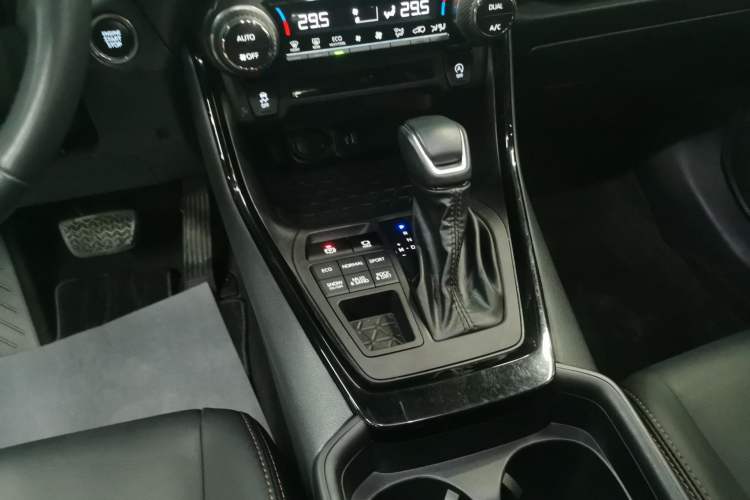 Used Toyota Wildlander 2024 2.0L CVT 4x4 Luxury PLUS Edition