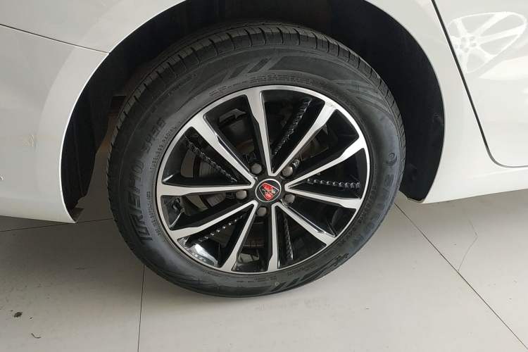 Used Roewe i5 2020 1.5L Automatic 4G Connect Luxury Flagship Edition

