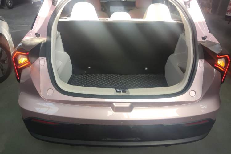 Used Geometry E Firefly 2024 301km Flowing Light
