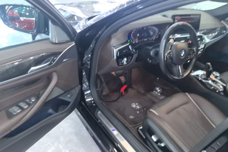 Used BMW 5 Series 2022 Restyled 530Li Leading Edition M Sport Package
