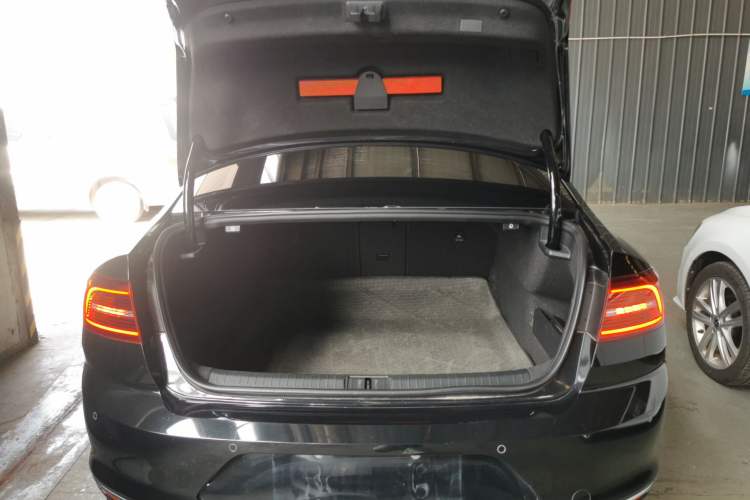 Used Volkswagen Magotan 2017 330TSI DSG Luxury Model
