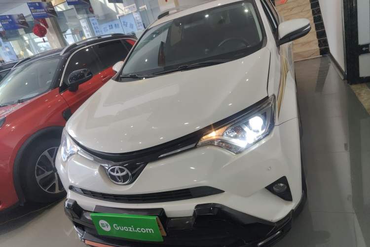 Used Toyota RAV4 2019 2.0L CVT Two-Wheel Drive Pioneer Edition China V Standard