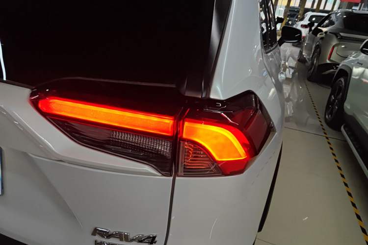 Used Toyota RAV4 2023 Dual-Engine 2.5L E-CVT Four-Wheel Drive Elite Plus Edition
