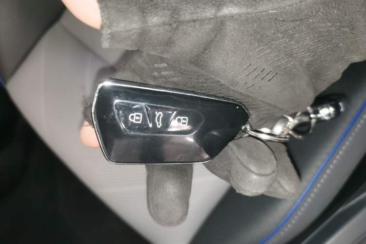 Used Volkswagen Golf 2025 300TSI R-Line
