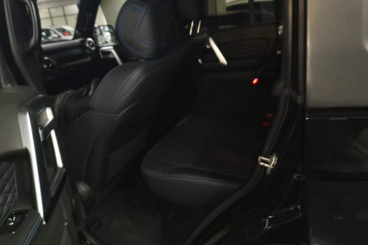 Used  BJ40 2020 2.0T Automatic Four-Wheel Drive Urban Hunter Edition Chivalrous Type
