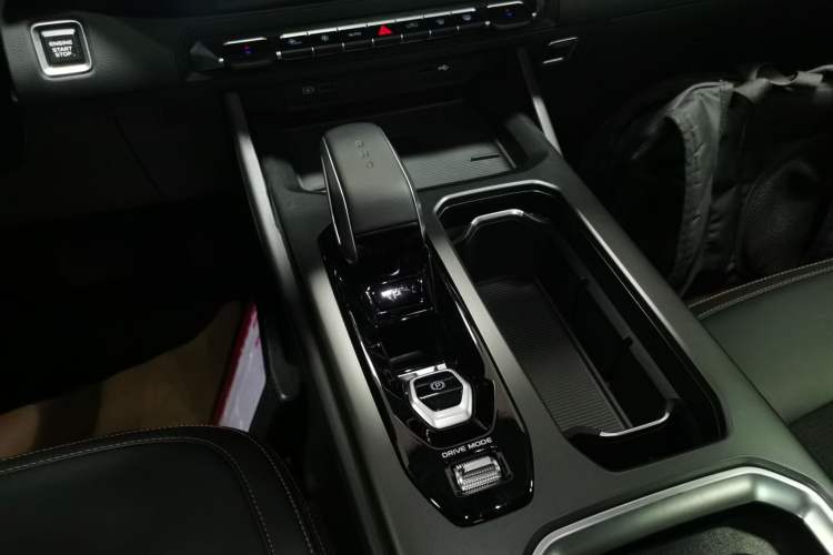 Used Geely Auto Haoyue L 2025 2.0T DCT Luxury Edition