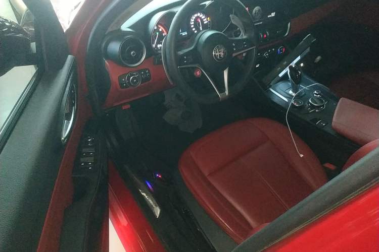 Used Alfa Romeo Giulia 2019 2.0T 280HP Luxury Edition
