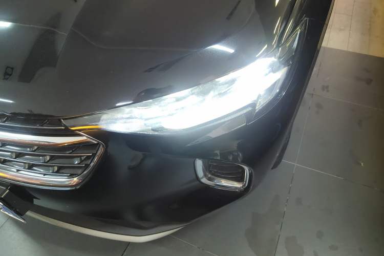 Used Buick Envision 2022 Encore S 552T Two-Wheel-Drive Luxury Model
