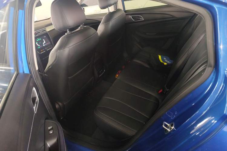 Used Roewe i5 2019 GL 20T Automatic 4G Connected & Ultra-Cool Play Edition
