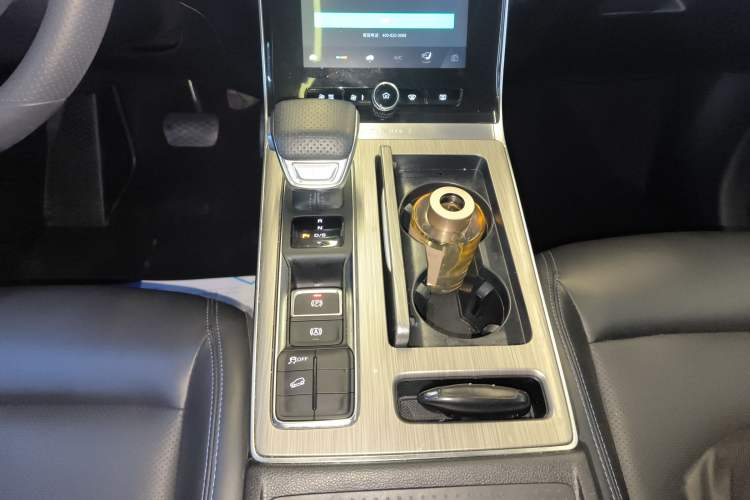 Used Roewe RX5 2023 PLUS 330TGI Automatic Trendsetting Smart Edition
