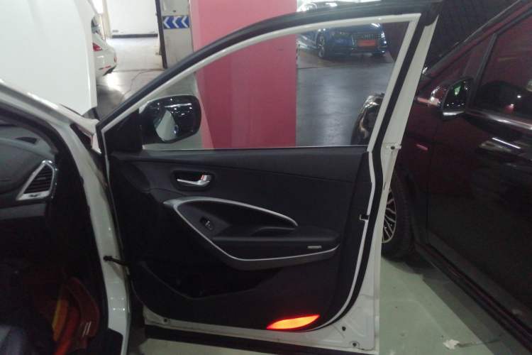 Used Hyundai Santa Fe 2013 2.4L Automatic Two-Wheel Drive Smart Version
