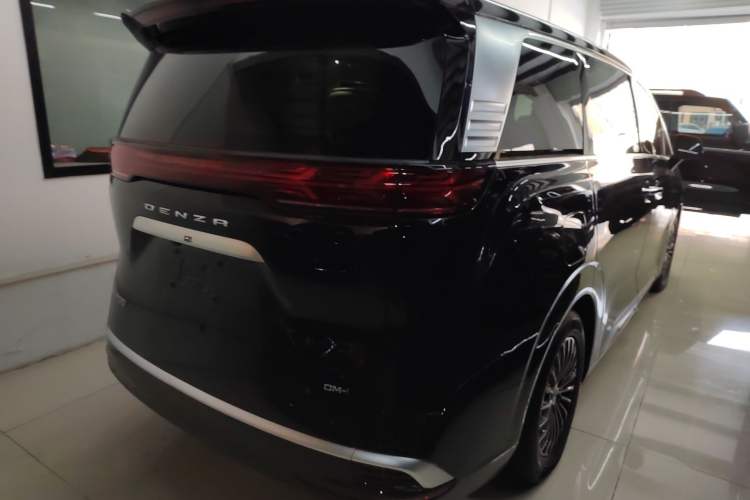 Used Denza D9 2024 DM-i 1050 Luxury Model