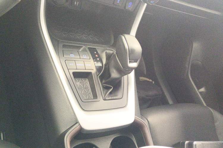 Used Toyota RAV4 2022 2.0L CVT Two-Wheel Drive Fashion Plus Edition
