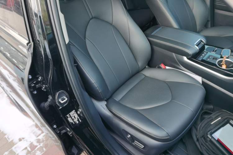 Used Toyota Highlander 2023 2.5L Smart Electric Hybrid Dual-Motor All-Wheel-Drive Luxury 7-Seater
