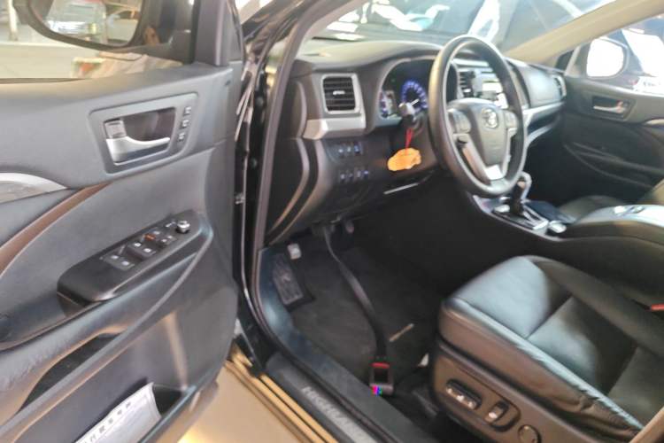 Used Toyota Highlander 2018 2.0T Four-Wheel Drive Luxury Version 7 Seats China VI Standard
