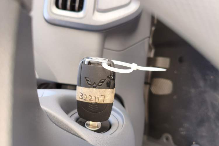 Used Wuling Yangguang 2024 300KM Comfort Version Passenger Van 75kW
