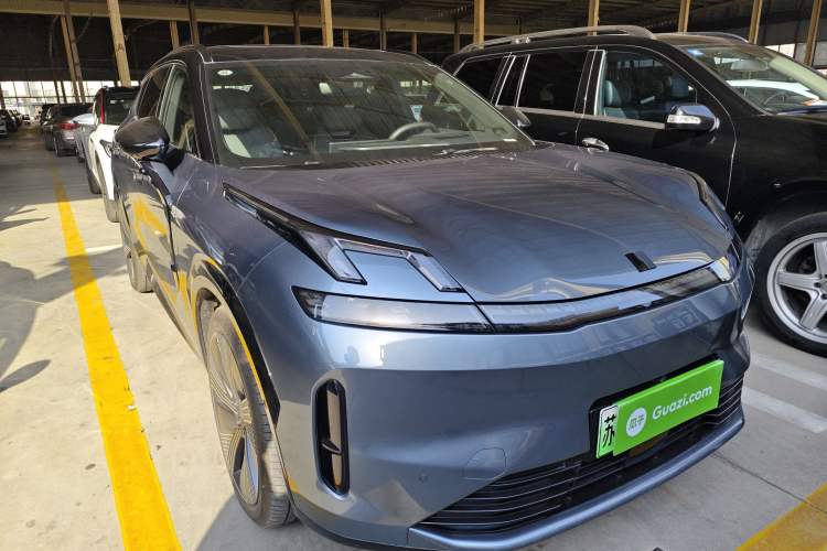 Used Lynk & Co 08 EM-P 2025 220 km All-Wheel-Drive Performance Halo
