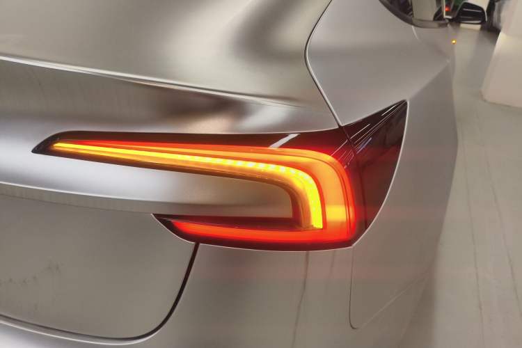 Used Tesla Model 3 2025 Rear-Wheel-Drive Version
