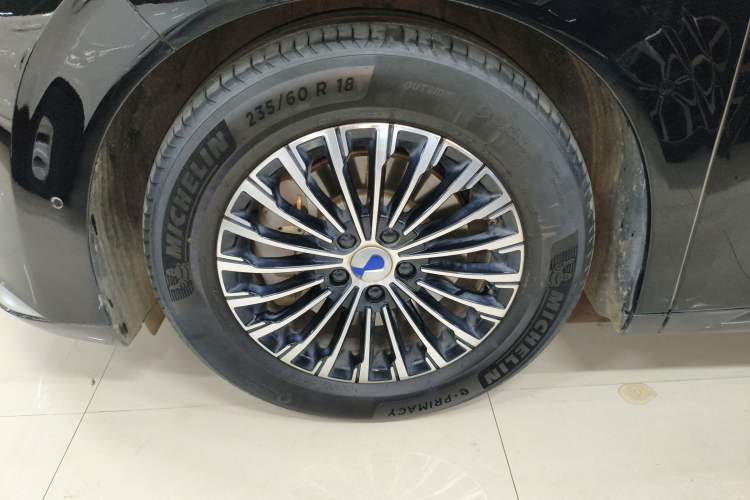 Used Denza D9 2024 DM-i 980 Four-Wheel Drive Flagship Model
