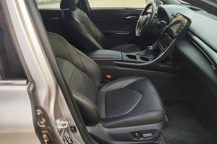 Used Toyota Avalon 2019 Dual-Engine 2.5L Luxury Edition China VI Standard
